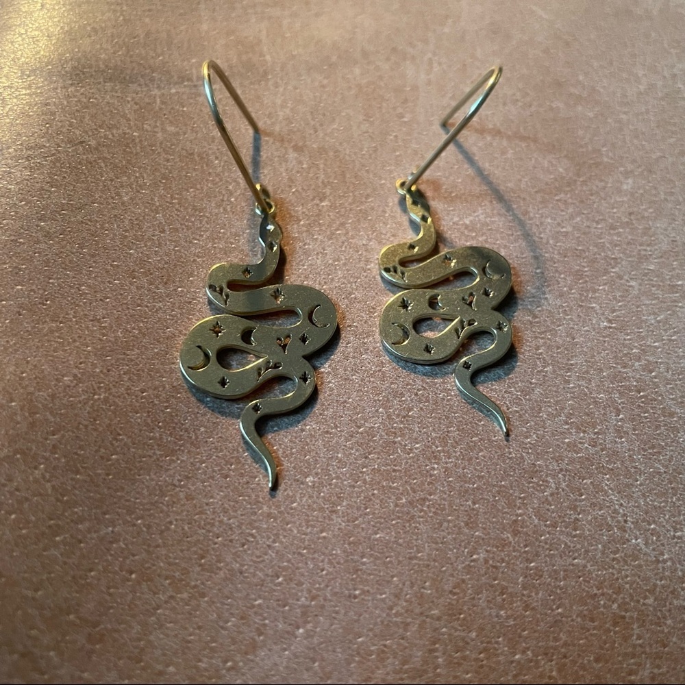 Brass cutout snake earrings - Picture 7 of 7